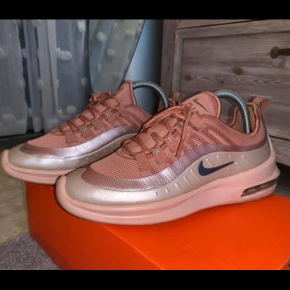 Nike women’s air max